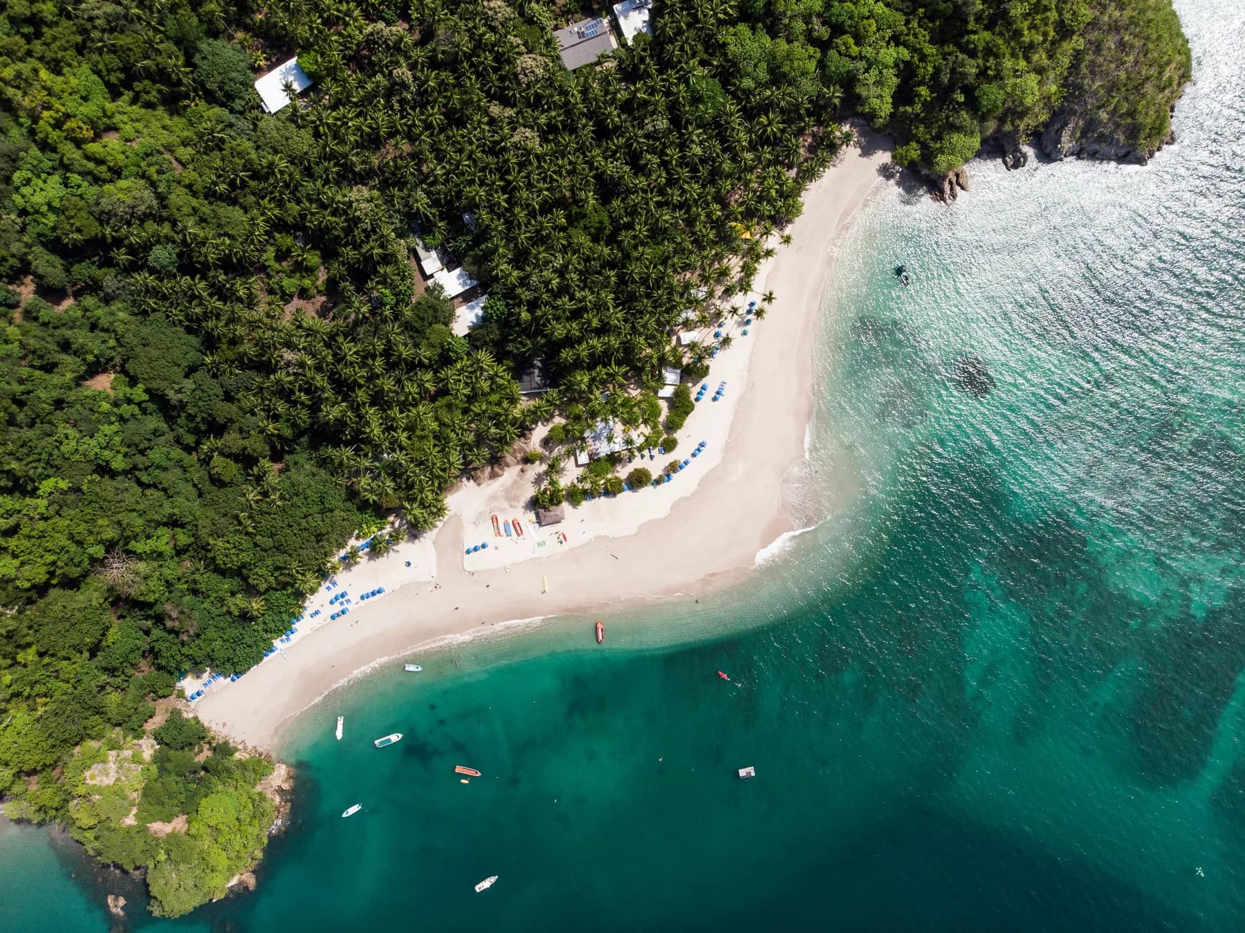 Playa tropical en la costa del Pacifico de Costa Rica